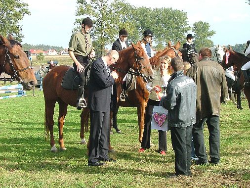 Dekoracja zawodników.jpg